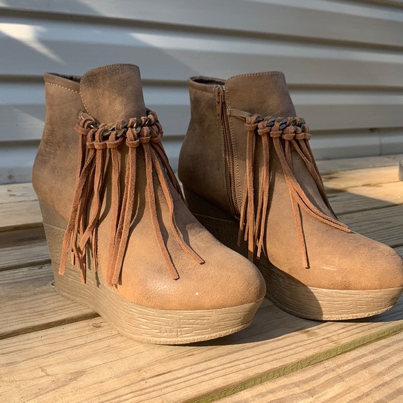 Tan wedge heel booties - Picture 1 of 4
